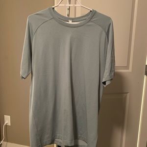 Lululemon t shirt